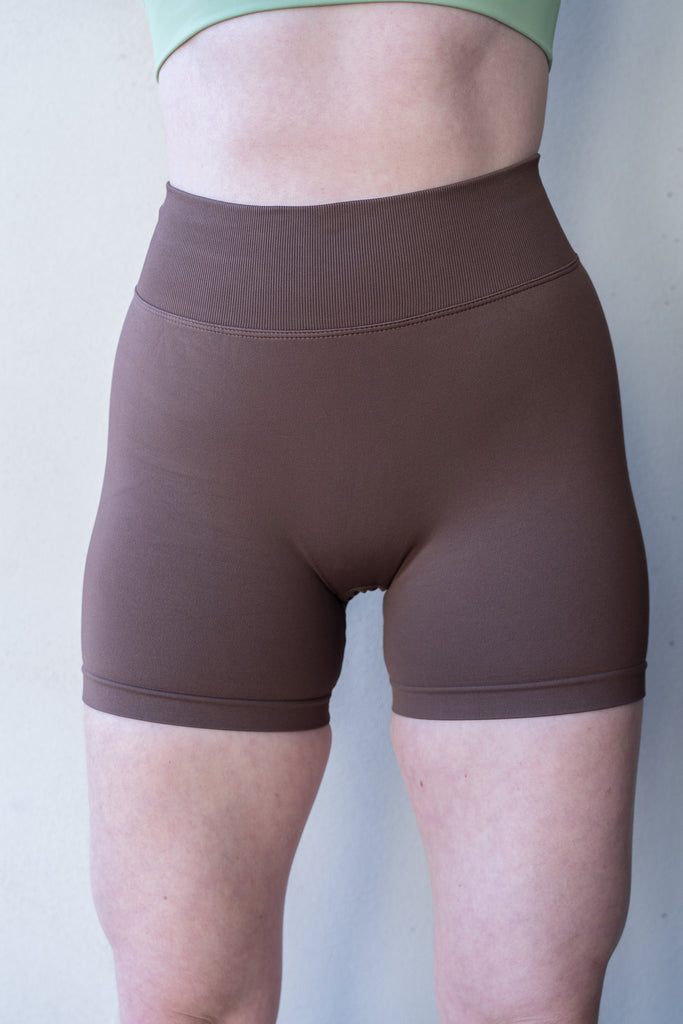 Scrunch bum shorts in brown